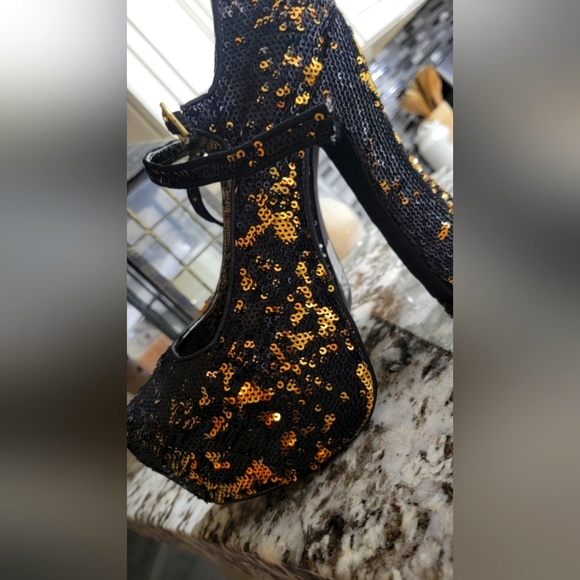 Shoes - Picture 1 of 6